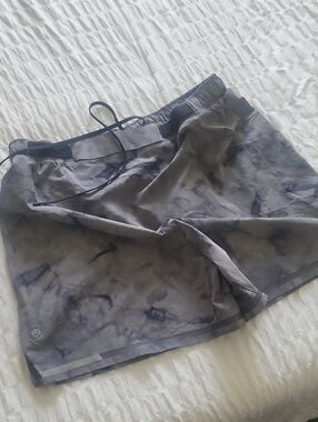 Lululemon Gray Tie-Dye Athletic Shorts Swiming Shorts .